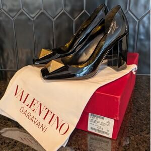 NEW Valentino Garavani One Stud Black Patent Pump, Size 10 1/2, 40.5